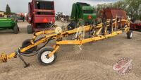 Inland/buhler 12 wheel V Rake, F203