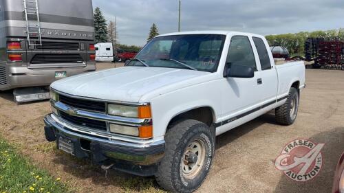 1998 Chevrolet K/V 10/1500, H48, 409,698 kms showing, VIN#1GCEK19SXWE166869, Owner: Danny E Gerrard, Seller: Fraser Auction______________________ ***TOD & Keys in Office Trailer***