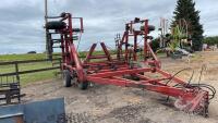 25' IH 5500 Chisel Plow, H46