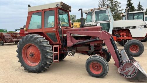 International Farmall 656 Tractor, H133, 66hp, 7558hrs showing, s/n 2450030048187 ***Keys & Manual Office Trailer***