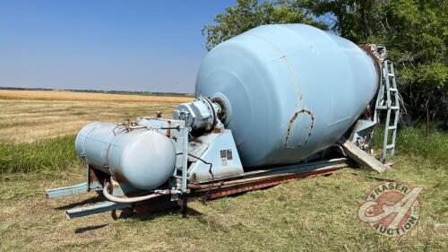 10 cubic yard Challenge model 1008-3WBL-2641 truck cement mixer