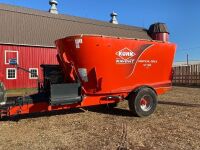 *2014 Kuhn Knight VT168 Vertical Max s/a mixer feed wagon