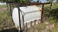 500 gal poly water tank with steel frame