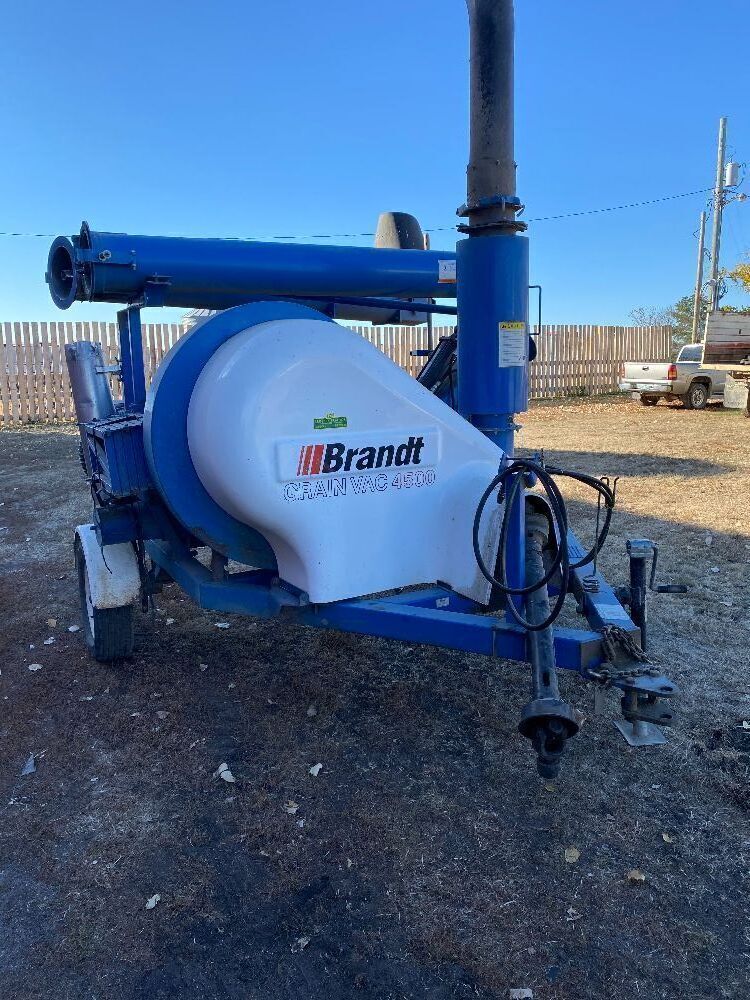 Brandt 4500 Grain Vac tri-fold auger Brandt 4500 Grain Vac tri-fold auger