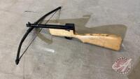 Crossbow style medi-dart with darts J115