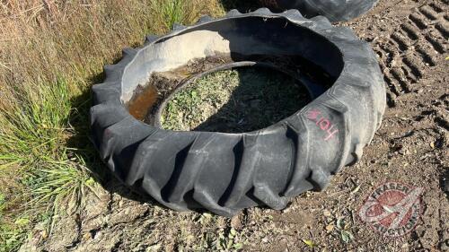 Inverted tire feeder J104