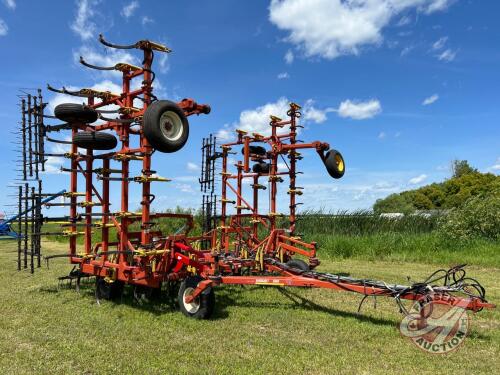 40’ Bourgault 8800 Tillage