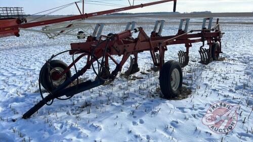 IH 770 5 Bottom Plow