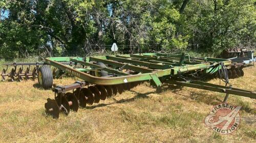 25ft JD 235 Tandem Disc, s/n 020367A