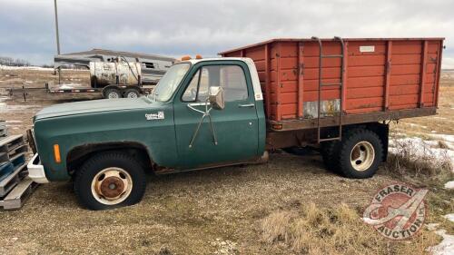 1976 Chev 30 Custom Deluxe s/a grain truck, SHOWING 70398km, VIN: CCL3361160496, OWNER: SELLER: Kevin W Routledge, FRASER AUCTION______________