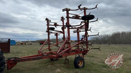28&rsquo; IH 55 Chisel Plow