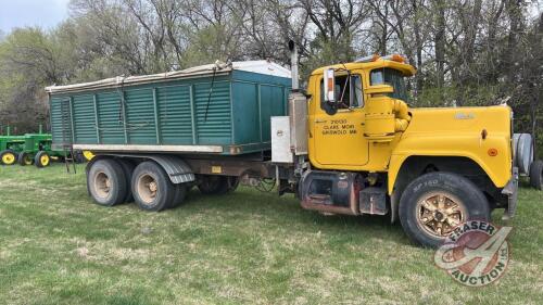 1978 Mack tandem axle truck, 368,318 showing, Vin#R685ST67823, Owner: Moir Farms Ltd. Seller: Fraser Auction__________________