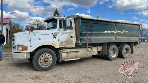 1995 Ford LTL 9000 Aero Max Tandem Axle Grain Truck, SHOWING 077615km, SAFETIED, VIN: 1FTYA95S9SVA56183, OWNER: Kevin W Routledge, SELLER: FRASER AUCTION______________
