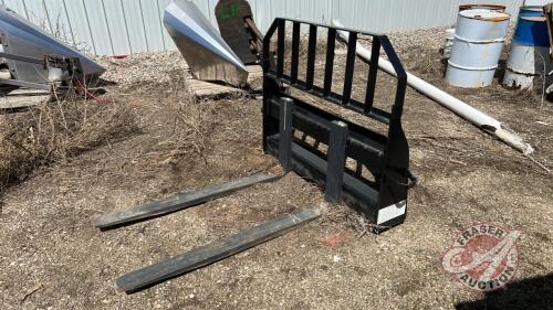 48” JD Worksite Pro pallet forks skid steer mount