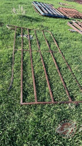 10&rsquo; panel. &ldquo;Missing a leg&rdquo;