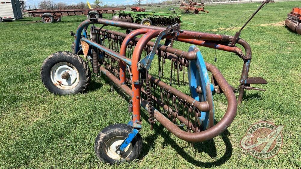 Side Rake Hay Ford side delivery hay rake, S/N: 5110