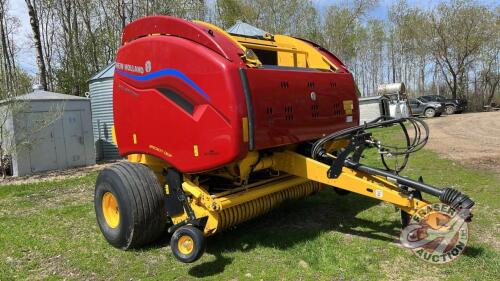 NH Roll-Belt 560 Specialty Crop RD baler, S/N: 206107