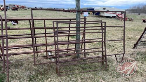 Lot of (1) 8’ panel and (2) 4’ gates