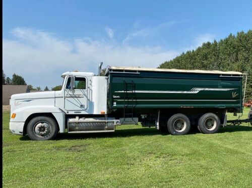 1996 Freightliner FLD120 t/a grain truck, 1,016,081showing, VIN#2FVYDCYB1TA858444, Owner: McPhail Farms LTD Seller: Fraser Auction ________ *TOD, SAFETIED, KEYS* Ltd, Seller: Fraser Auction_______________