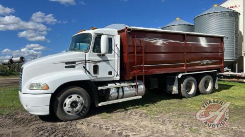 2001 Mack Vision tandem axle grain truck, 425,448 showing, SAFETIED, VIN #1M1AE06Y81W010776, OWNERS: A J Ratz & Larry K Ratz SELLERS: Fraser Auction Service Ltd. ____________________________________