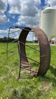 Skirted round bale feeder (Needs repaired)