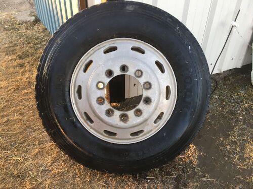 *11R24.5 tire & rim (fits Freightliner)