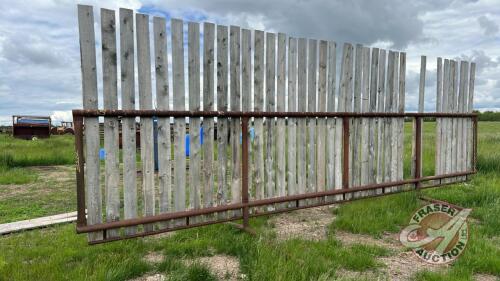 25’ freestanding windbreak panel