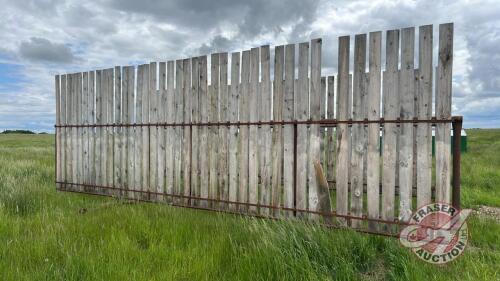 25’ freestanding windbreak panel