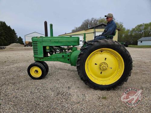 JD A narrow front tractor s/n662995