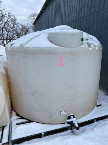 *1250-gal poly tank, White w/2” Banjo valve