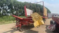 NH 1044 sqr bale picker, S/N 15663, H96