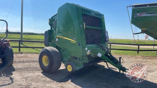 JD 560M rnd baler, S/N JJJ-445227, H145, **Monitor/books/wiring - office shed**