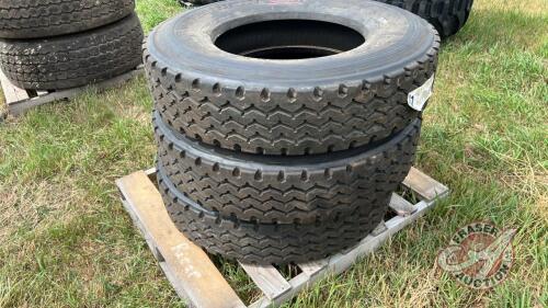 NEW Bridgestone R250 11R22.5 Semi Tire