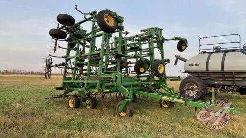 55' JD 1810 tillage, S/N 680111