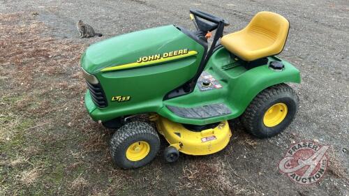 JD LT133 lawn tractor