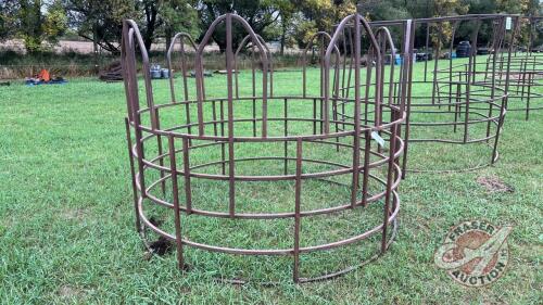 High rise tombstone rnd bale feeder for horses