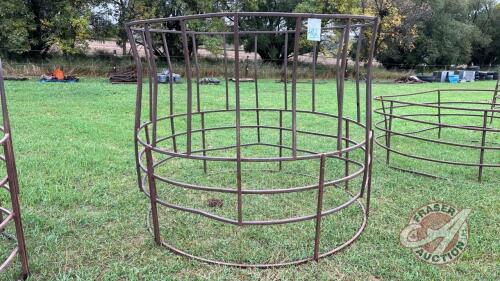 High rise rnd bale feeder for horses