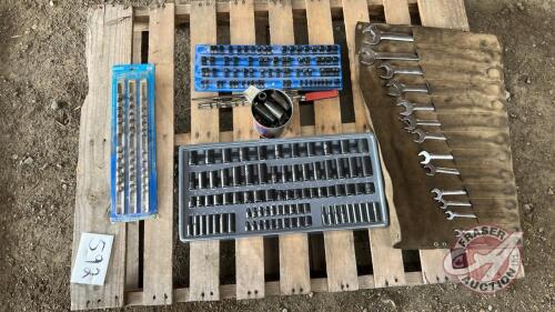 Pallet w/ set of Wright flat wrenches ( 3/8” – 1 ¼”) and leather case, Asst’d sockets, Socket rails