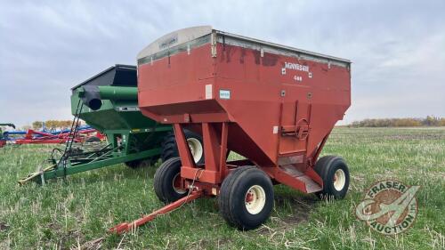 Minnesota 400 gravity box on Minnesota 14 tonne wagon