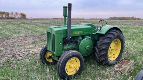 JD D styled tractor, S/N 186285