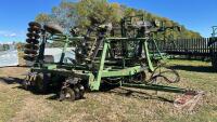 25’ JD 330 tandem disc, S/N 014050A