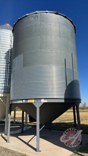 Approx 2000 bushel Westeel Rosco bin on Westeel hopper cone