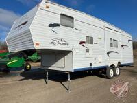2004 Jayco 5th wheel Camper, VIN: 1UJCJ02N941E50199, K51, Owner: Gerard D Dousselaere Seller: Fraser Auction ______________________ **Key and TOD in office trailer**