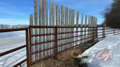 30&rsquo; 5 bar free standing combo panel w/ windbreak boards (some boards missing)