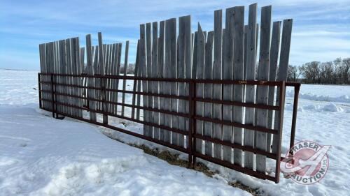 30&rsquo; 5 bar free standing combo panel w/ windbreak boards (some boards missing)