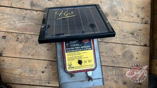 Co-Op 1200 electric fencer w/ solar panel