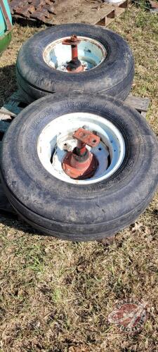 Used 31x13.5-15 tire on rim with stub axle