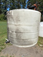 1600-gal poly tank (white)