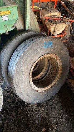 10.00R20 truck tire on rim