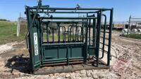Hi Hog squeeze chute with auto catch headgate, F186